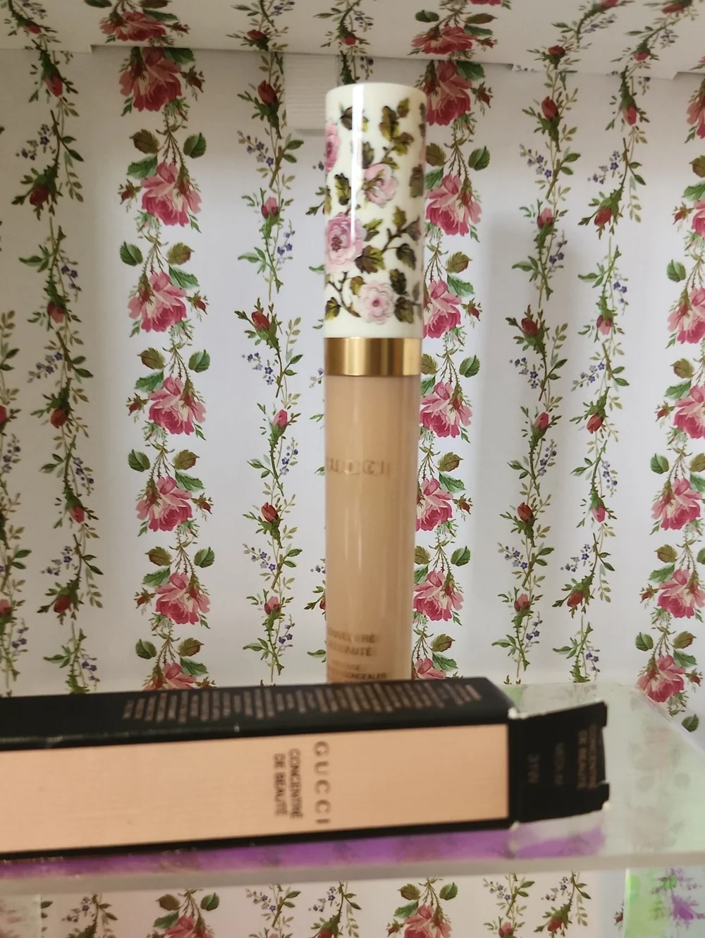 Gucci Floral Cap Radiant Liquid Concealer - Beige